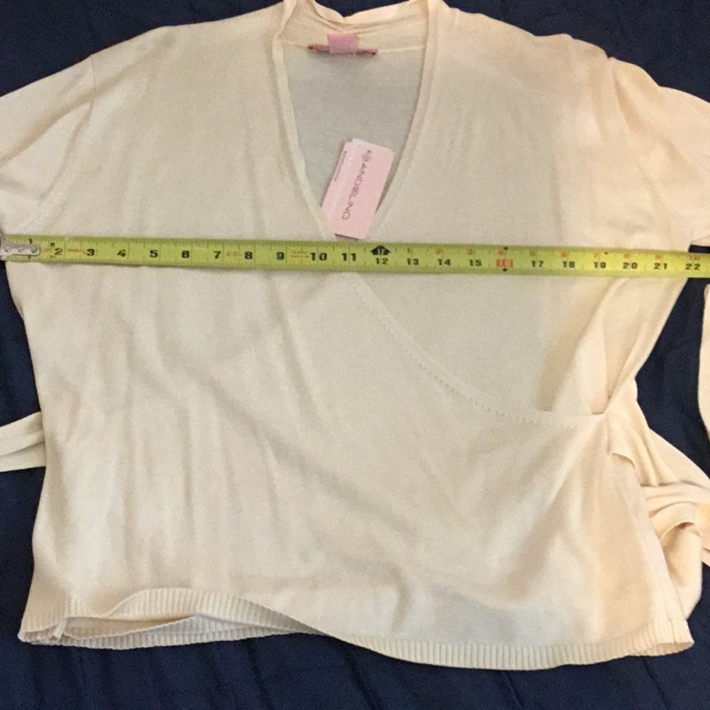 NWT Bandolino Light Yellow Wrap Top with Pink Label - Picture 7 of 16